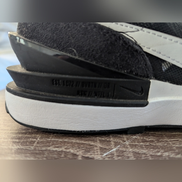 Nike Waffle One Women's Shoes (8) - Picture 4 of 9